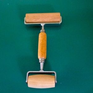 Pampered Chef pizza dough/baker’s dough roller.